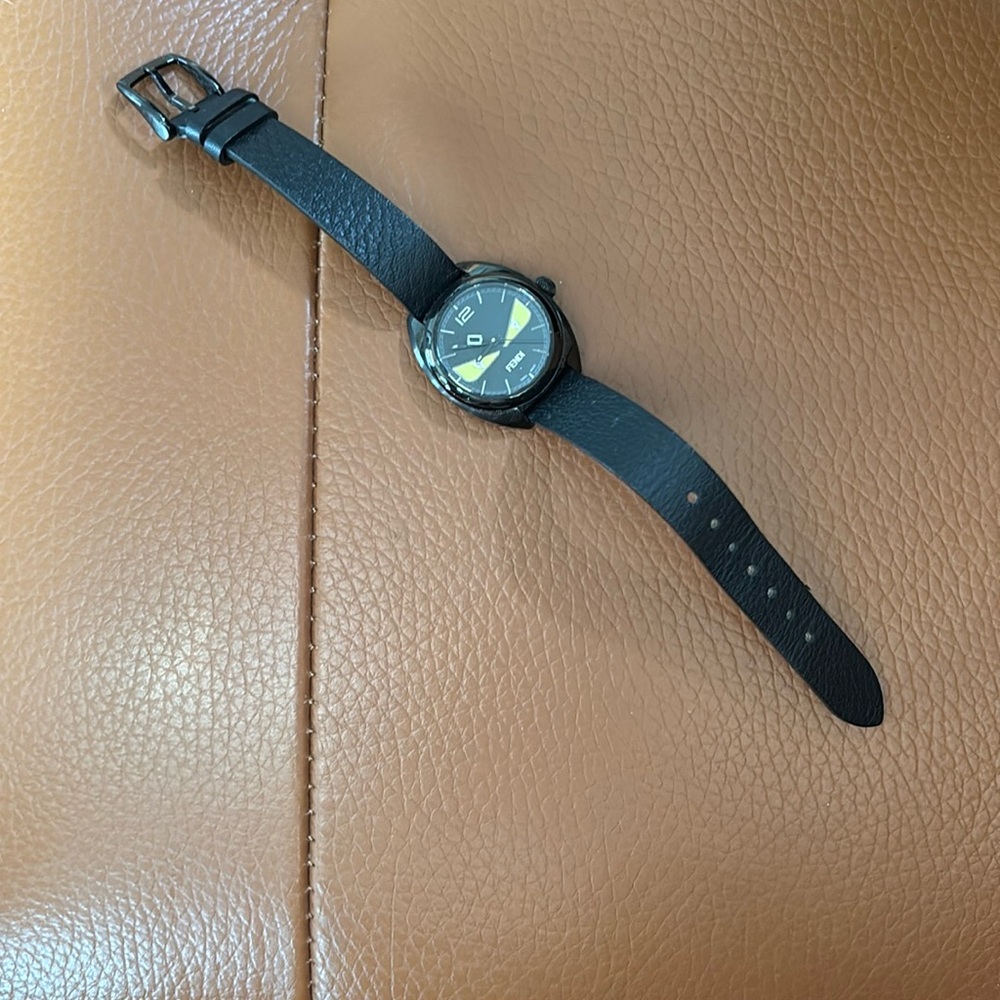 Black Smartwatch - Picture 2 of 4